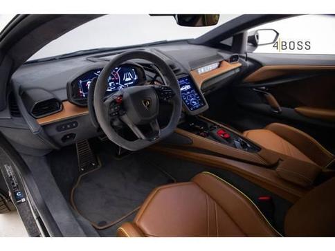 LAMBORGHINI REVUELTO 6.5 V12 PHEV AMT