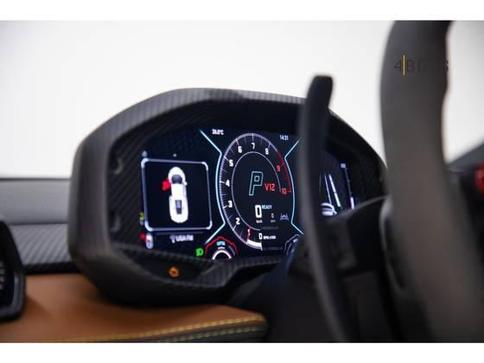 LAMBORGHINI REVUELTO 6.5 V12 PHEV AMT