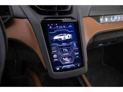 LAMBORGHINI REVUELTO 6.5 V12 PHEV AMT