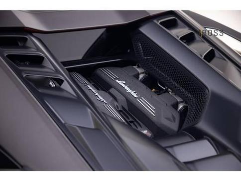 LAMBORGHINI REVUELTO 6.5 V12 PHEV AMT