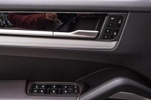PORSCHE CAYENNE CP PHE
