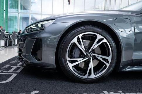 AUDI E TRON GT