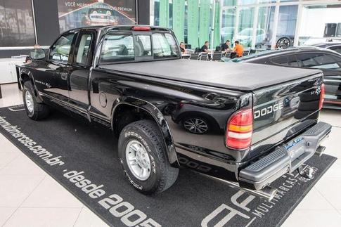 DODGE DAKOTA R/T V-8 5.2 2P