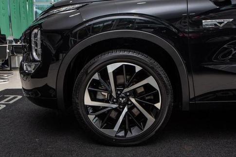 MITSUBISHI OUTLANDER SIGNATURE 2.4 4X4 AUT (H�B)