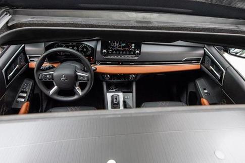 MITSUBISHI OUTLANDER SIGNATURE 2.4 4X4 AUT (H�B)