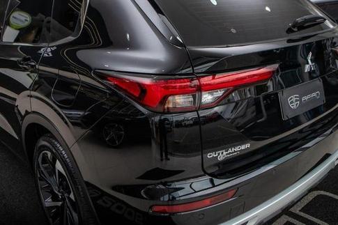MITSUBISHI OUTLANDER SIGNATURE 2.4 4X4 AUT (H�B)