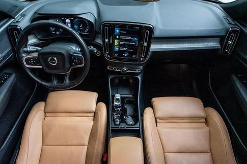 VOLVO XC40 T5H INSCRIP