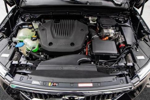 VOLVO XC40 T5H INSCRIP
