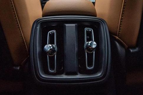 VOLVO XC40 T5H INSCRIP