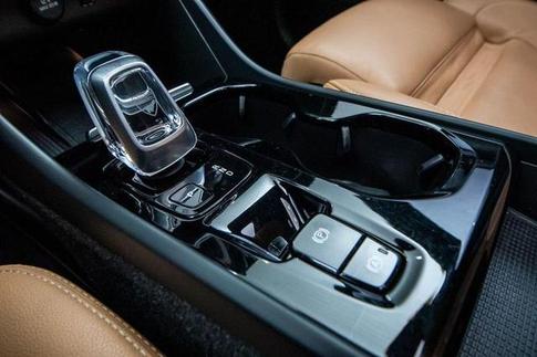 VOLVO XC40 T5H INSCRIP