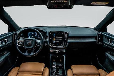VOLVO XC40 T5H INSCRIP
