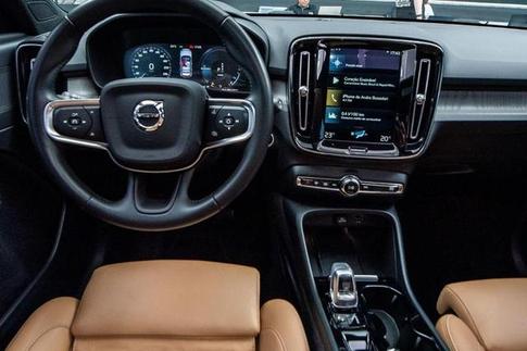 VOLVO XC40 T5H INSCRIP