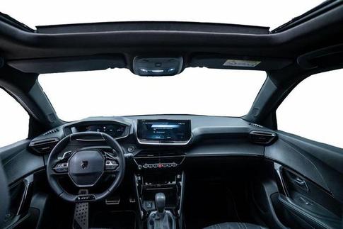 PEUGEOT 2008 GT T200