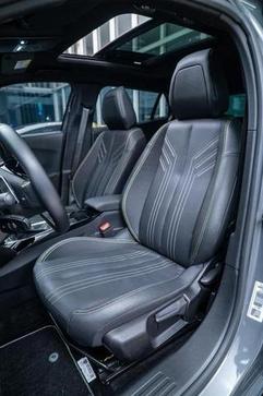 PEUGEOT 2008 GT T200