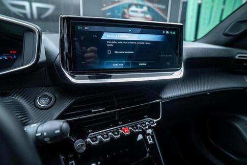 PEUGEOT 2008 GT T200