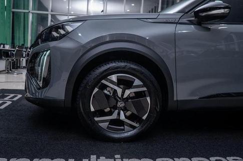 PEUGEOT 2008 GT T200