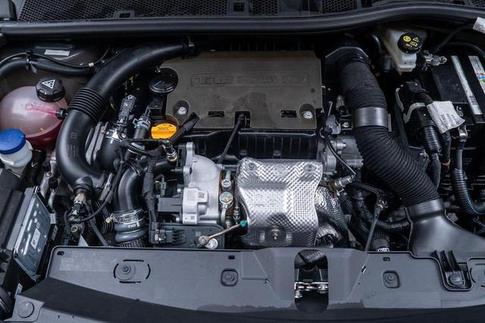 PEUGEOT 2008 GT T200