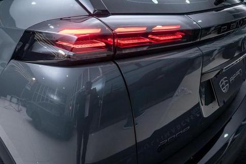 PEUGEOT 2008 GT T200