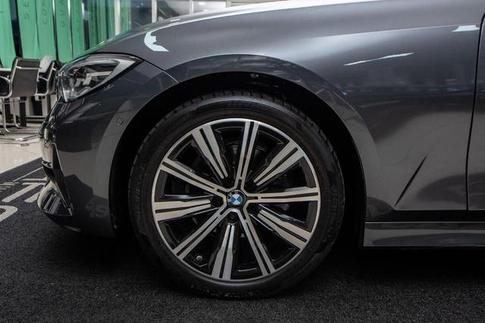 BMW 320I