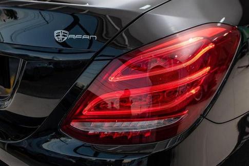 MERCEDES-BENZ C300