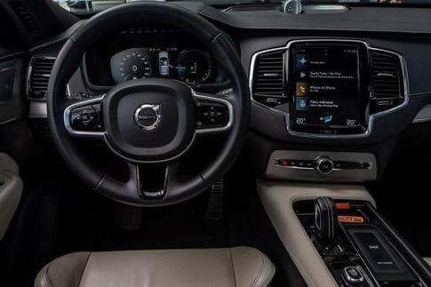 VOLVO XC90 T8 R-DESIGN