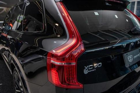 VOLVO XC90 T8 R-DESIGN