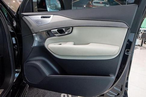 VOLVO XC90 T8 R-DESIGN