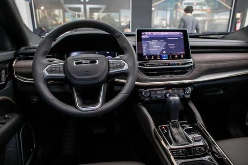 JEEP COMMANDER OVR TD