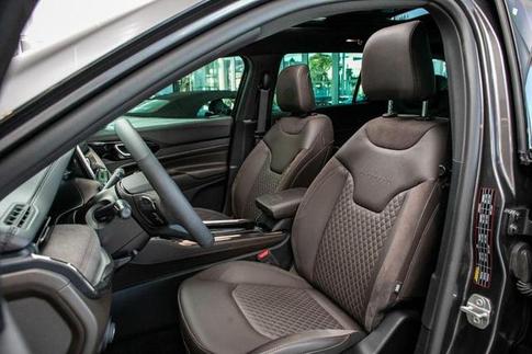 JEEP COMMANDER OVR TD