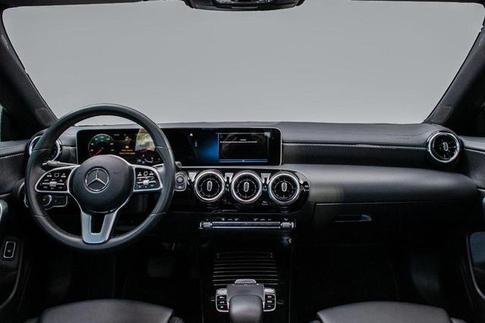 MERCEDES-BENZ CLA250