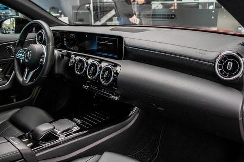 MERCEDES-BENZ CLA250