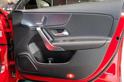 MERCEDES-BENZ CLA250