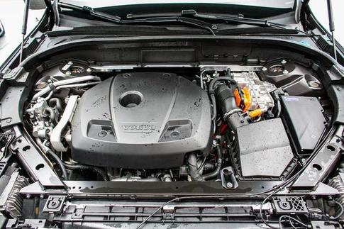 VOLVO XC60 T8 INSCRIPT