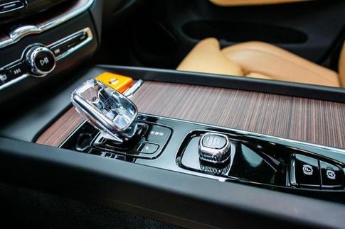 VOLVO XC60 T8 INSCRIPT