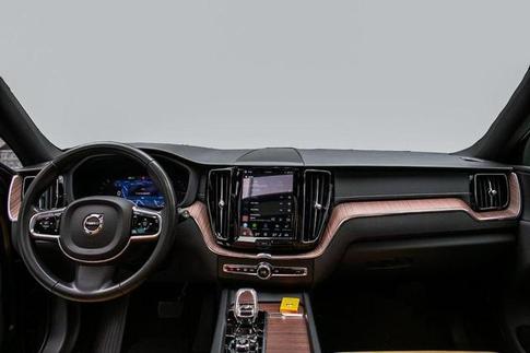 VOLVO XC60 T8 INSCRIPT
