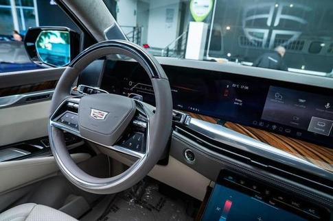 CADILLAC ESCALADE ESV 4WD SPORT PLATINUM