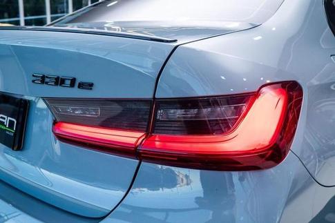 BMW 330E