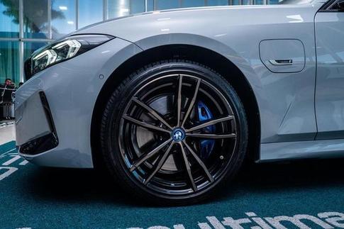 BMW 330E
