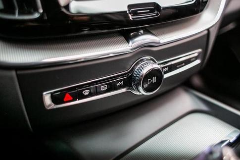 VOLVO XC60 T8 ULT DARK