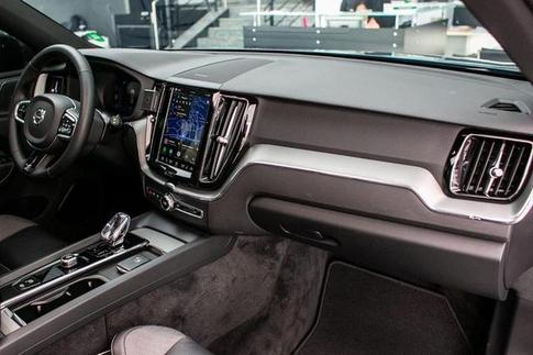 VOLVO XC60 T8 ULT DARK