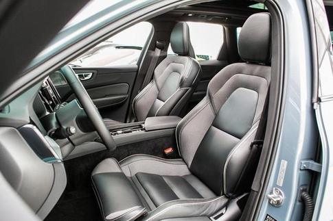 VOLVO XC60 T8 ULT DARK