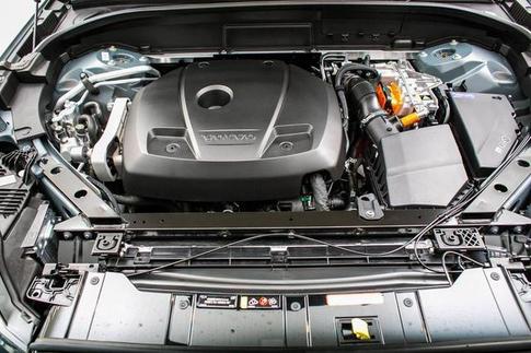 VOLVO XC60 T8 ULT DARK