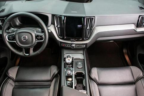 VOLVO XC60 T8 ULT DARK