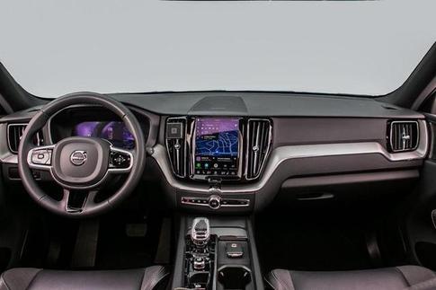 VOLVO XC60 T8 ULT DARK