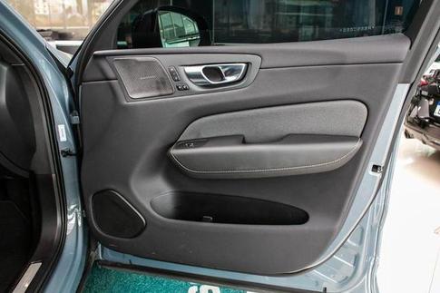 VOLVO XC60 T8 ULT DARK