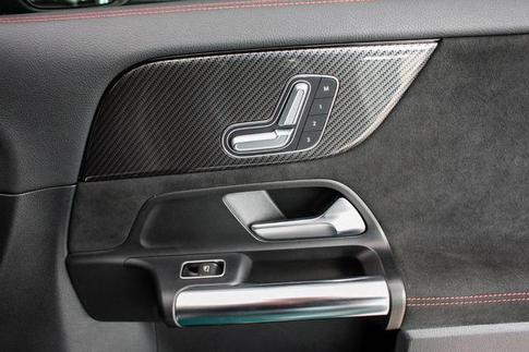 MERCEDES-BENZ GLA200 SPT