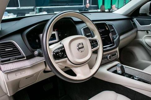 VOLVO XC90 T8 PLUS