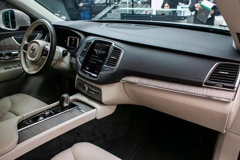 VOLVO XC90 T8 PLUS
