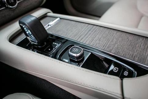 VOLVO XC90 T8 PLUS
