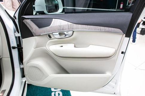 VOLVO XC90 T8 PLUS